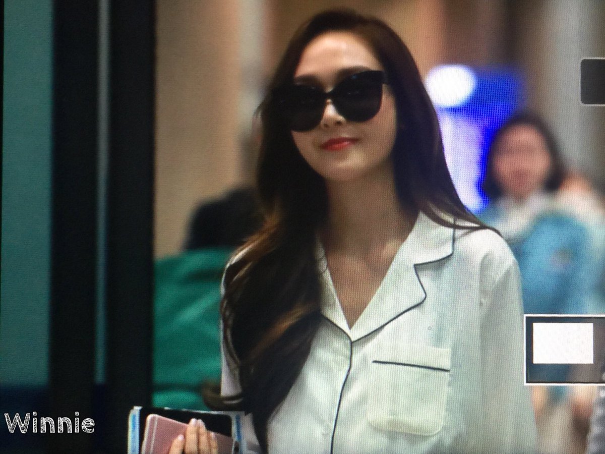 [PIC][17-04-2016]Jessica trở về Hàn Quốc vào sáng nay CgMZlTIUAAAu8sE