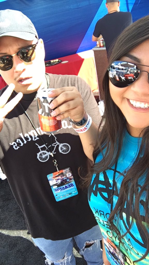 dizziedoe's tweet photo. #GrandPrixLB🏁🍻 https://t.co/Np07KeeTax