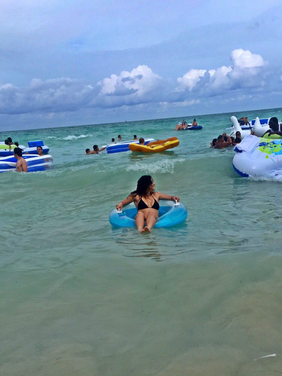 gengenovo_'s tweet image. #Floatopia