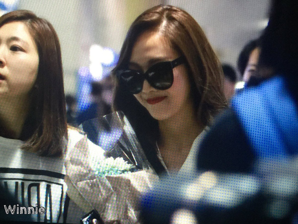 [PIC][17-04-2016]Jessica trở về Hàn Quốc vào sáng nay CgMaEd4UUAA1psp