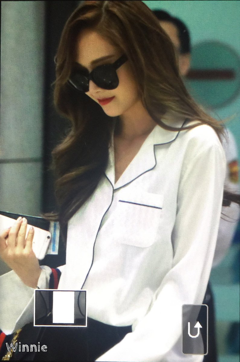 [PIC][17-04-2016]Jessica trở về Hàn Quốc vào sáng nay CgMaEd_VAAAu6wH