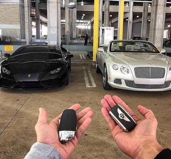Carfluence's tweet photo. Retweet for left, like for right https://t.co/49Xxr2UItn