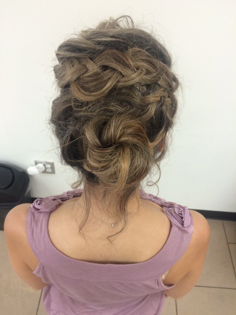 guhrchh's tweet photo. Here's my cool spring look! Thanks David at @haircuttery #springlook Stay tuned for my review. #funbraids https://t.co/XhCpn9KJEn