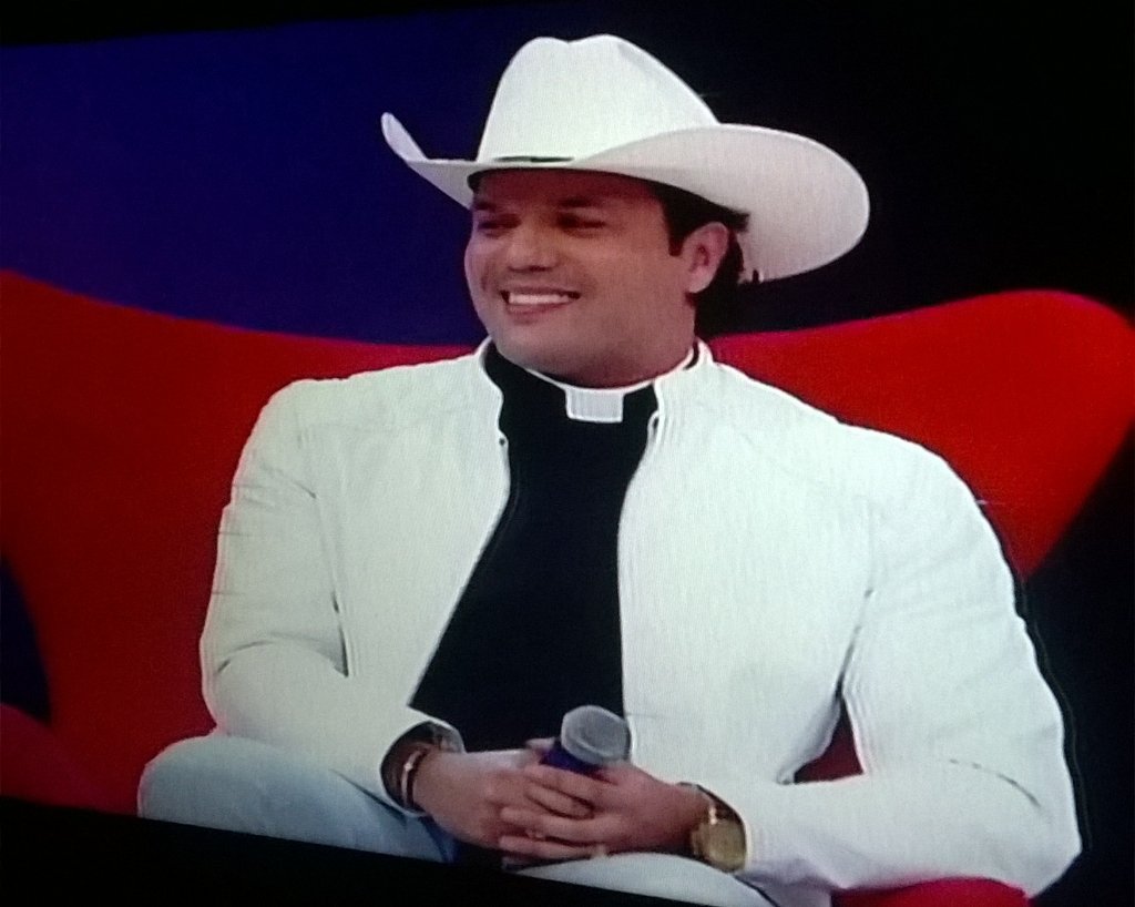 arsouza63's tweet image. @SBTonline Padre Alessandro campos #RaulGil #Elasqueremsaber @SBTProgramas_