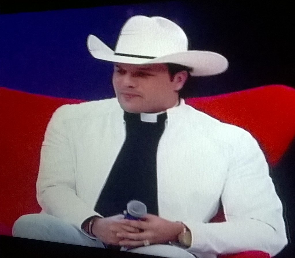 arsouza63's tweet image. @SBTonline Padre Alessandro campos #RaulGil #Elasqueremsaber @SBTProgramas_