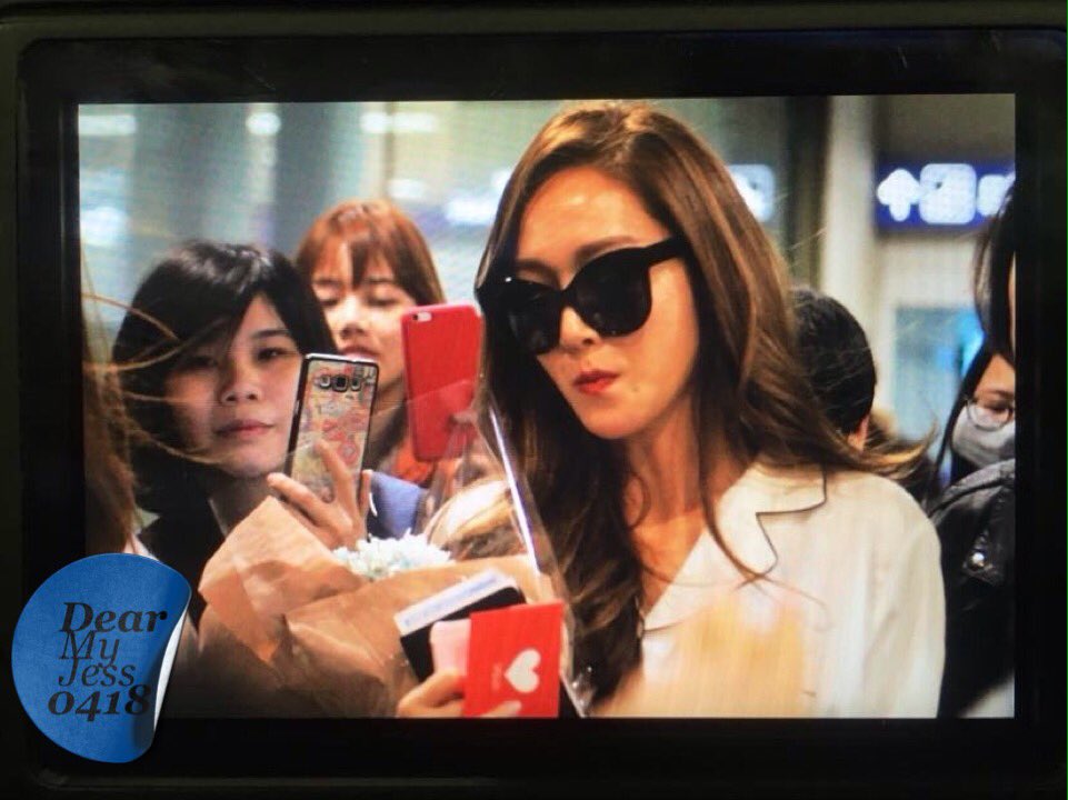 [PIC][17-04-2016]Jessica trở về Hàn Quốc vào sáng nay CgMdul6UYAA0hu5