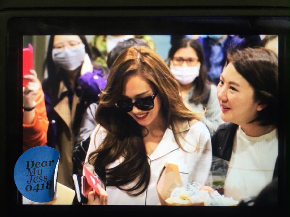 [PIC][17-04-2016]Jessica trở về Hàn Quốc vào sáng nay CgMduo9UEAA9jjf