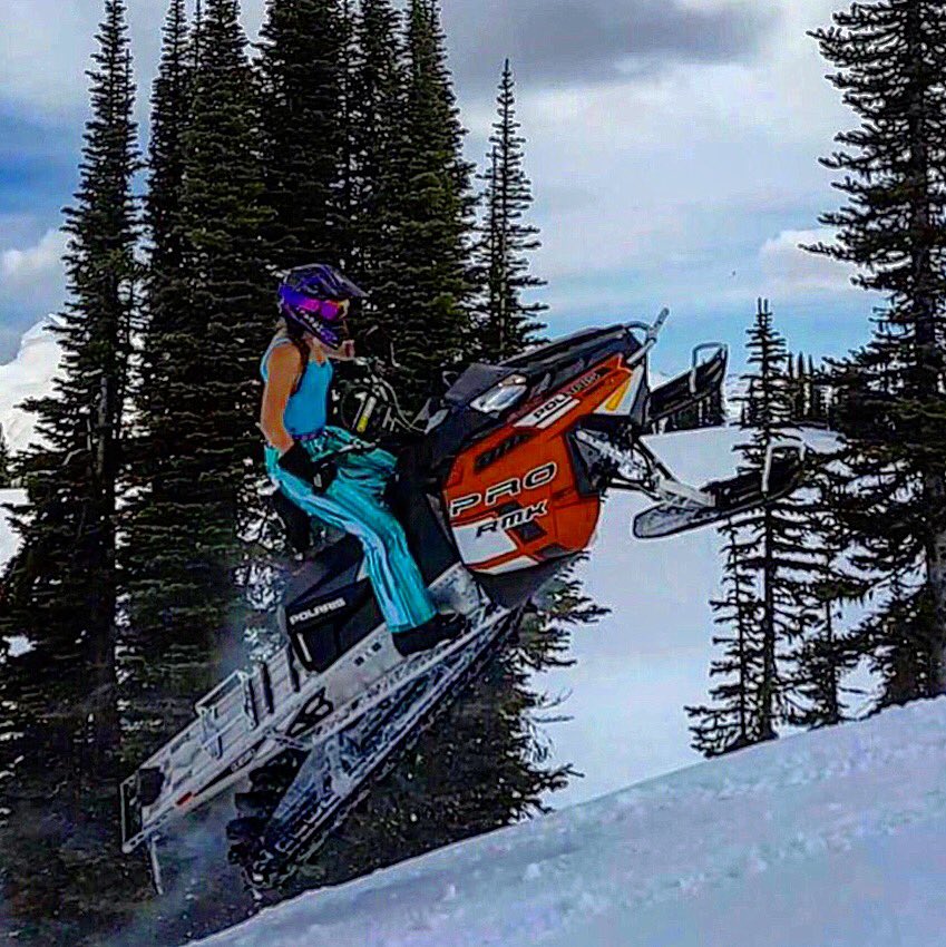 anissajayde_'s tweet image. The snow was shit but still managed to have a lot of fun this week 🏔 #turbo #prormk #valemount
