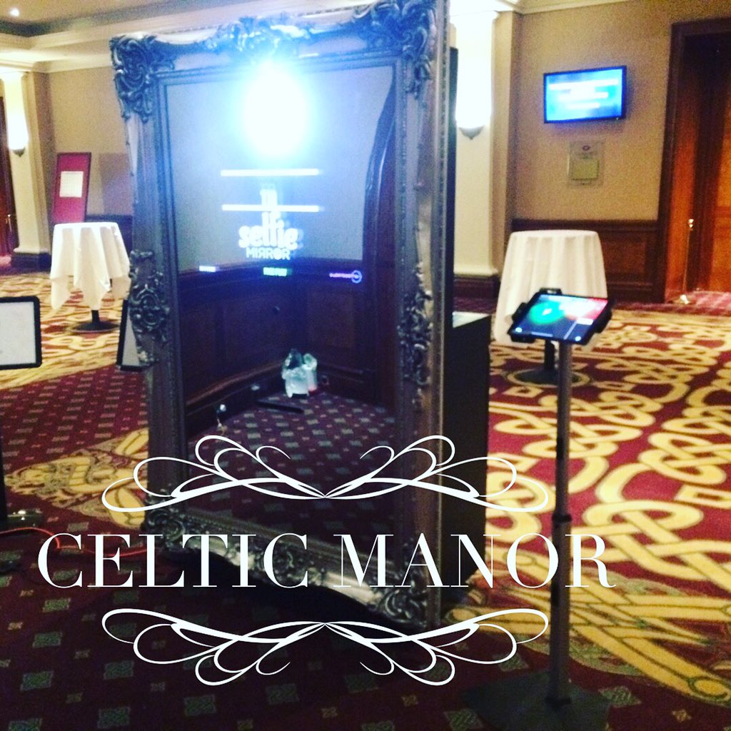 SuperBEuro's tweet photo. Picture perfect #selfie mirror #smile #photos #besuper17 #superbooths #events #eventsprofs # https://t.co/AUumFDZOcm