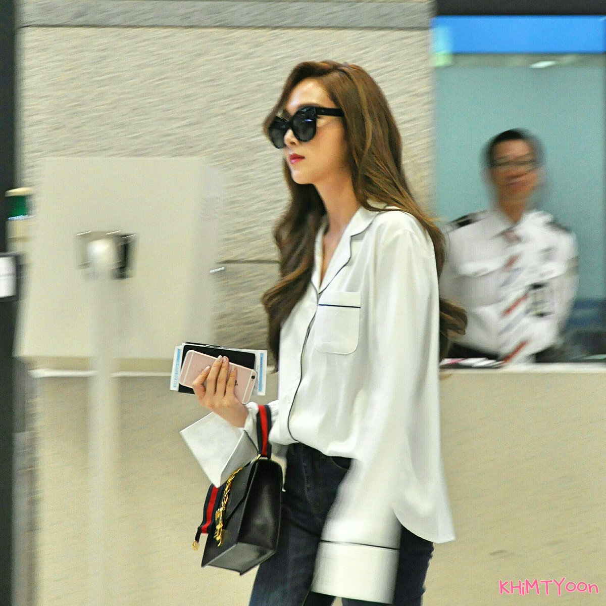 [PIC][17-04-2016]Jessica trở về Hàn Quốc vào sáng nay CgMgAJHUEAA7uWV