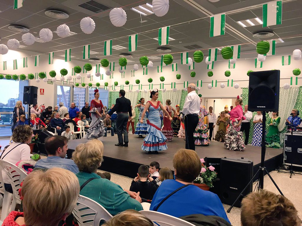 SilviaGarciaN's tweet photo. La Casa Regional de Andalucía nos ha traído este fin de semana la #feriadeabril a #Azuqueca. ¡Muchas gracias! 💃🏻💃🏼😃 https://t.co/1vqGmNCxCB