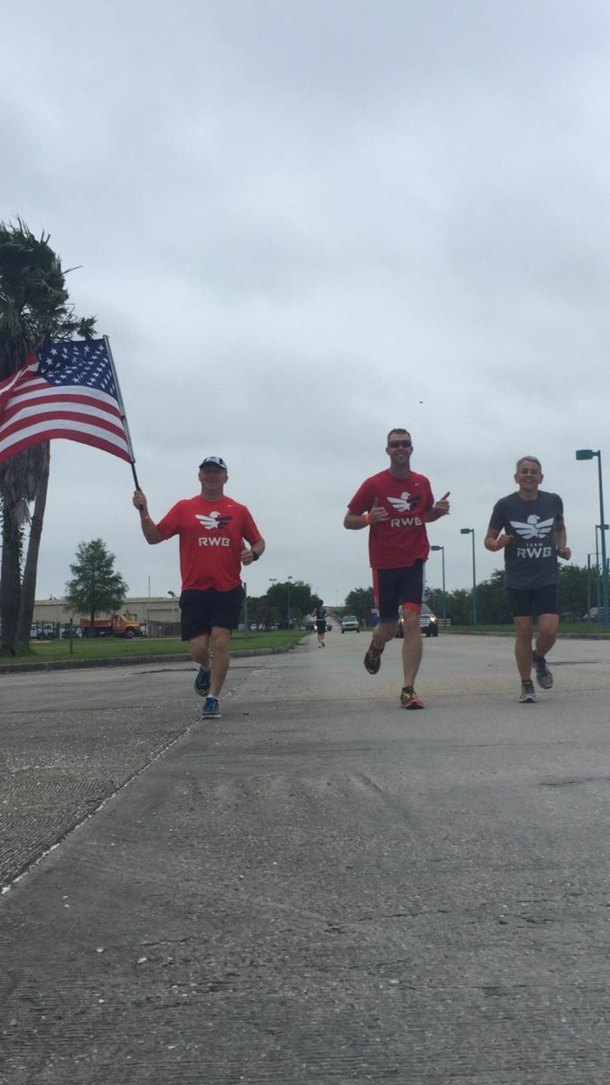 TeamRWBTri's tweet image. 3 of our @TeamRWB Eagles with an impromptu #RunAsOne as they get ready for #IM703Nola tomorrow! #EagleFire