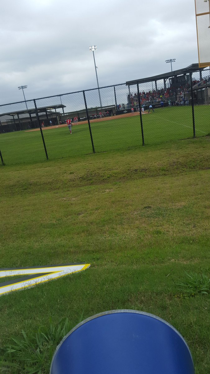 A beautiful day to finish a sweep, yell with a megaphone, and sign a foul ball for our favorite team <a href="/LamarSoftball/">Lamar Softball</a>