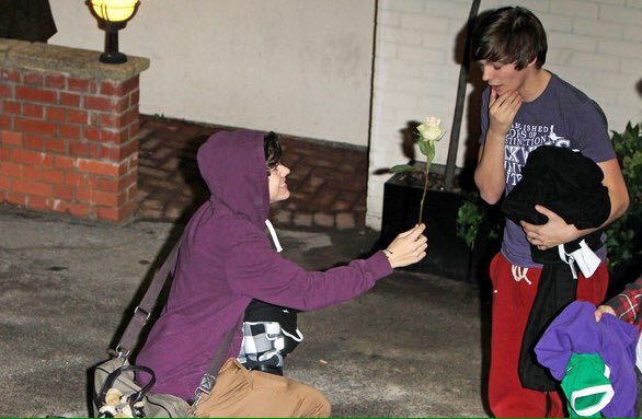 AyaAbildaeva's tweet photo. #ЛюбимыеЛарриМоменты #LarryIsFuckingReal #LarryIsStillReal #FreeLarry #LouisTomlinson #HarryStyles https://t.co/I4VZ1XsWkf