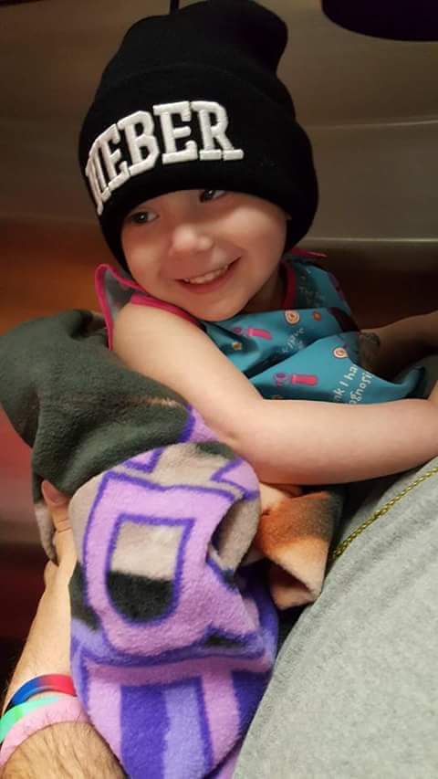 yaquelinnbieber's tweet photo. #HTJustinMeetDalelyla ¡Hola! Beliebers ella es Dalelyla tiene 3años esuna pequeña"Belieber"sufreDeUnaGraveEnfermedad https://t.co/ZS7RNpGI7E