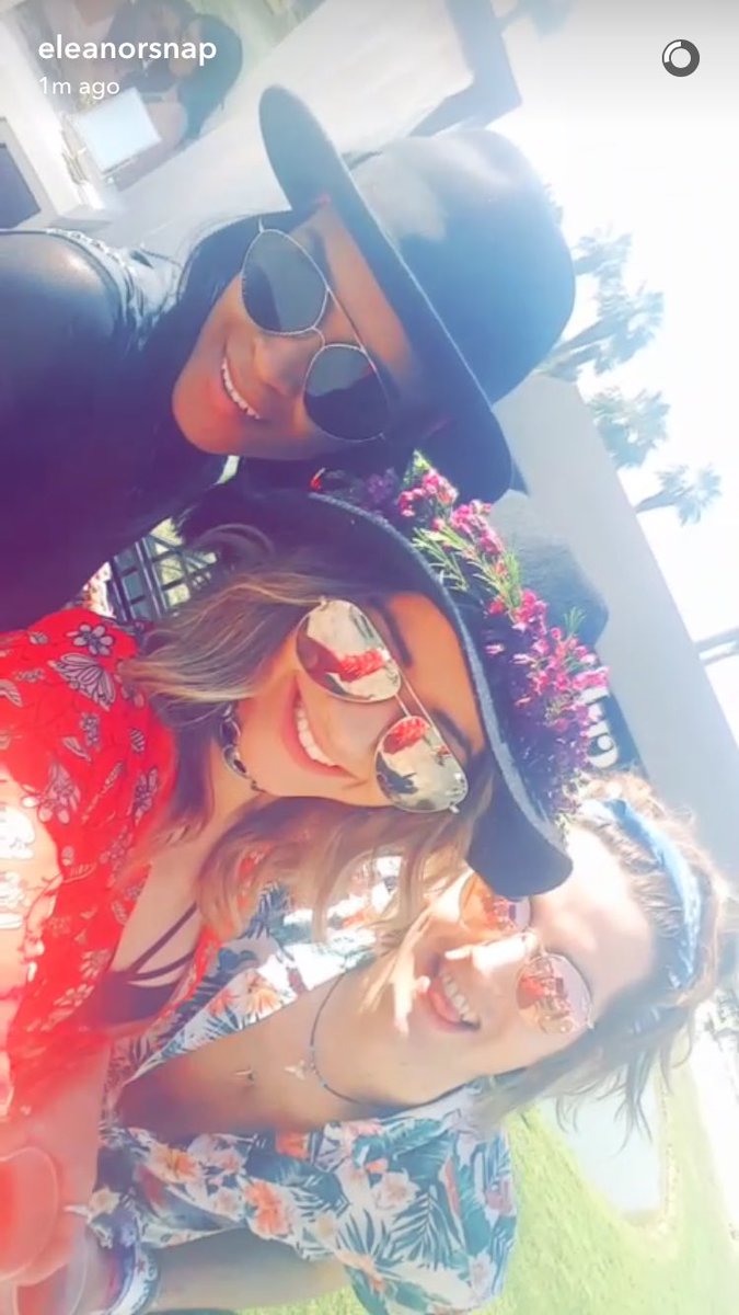 dani_el_pez's tweet photo. Eleanor on snapchat https://t.co/pTqJZjdKsi