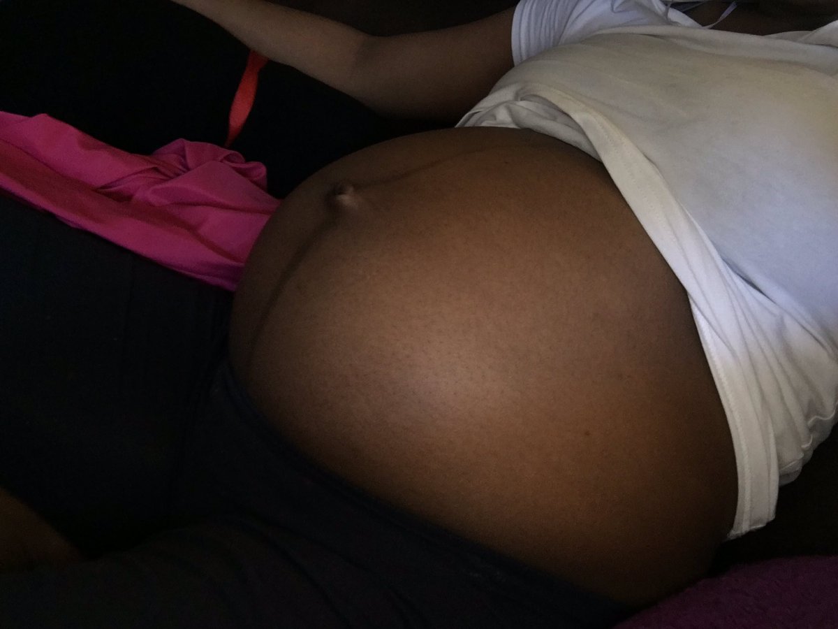 ThatsMyBitchToo's tweet photo. When boredom strikes I just take pictures of my belly 👶🏽 8 months and I'm not even that big 🤗 #FiveWeeksLeft 🤘🏽 https://t.co/PpS38kyrUE