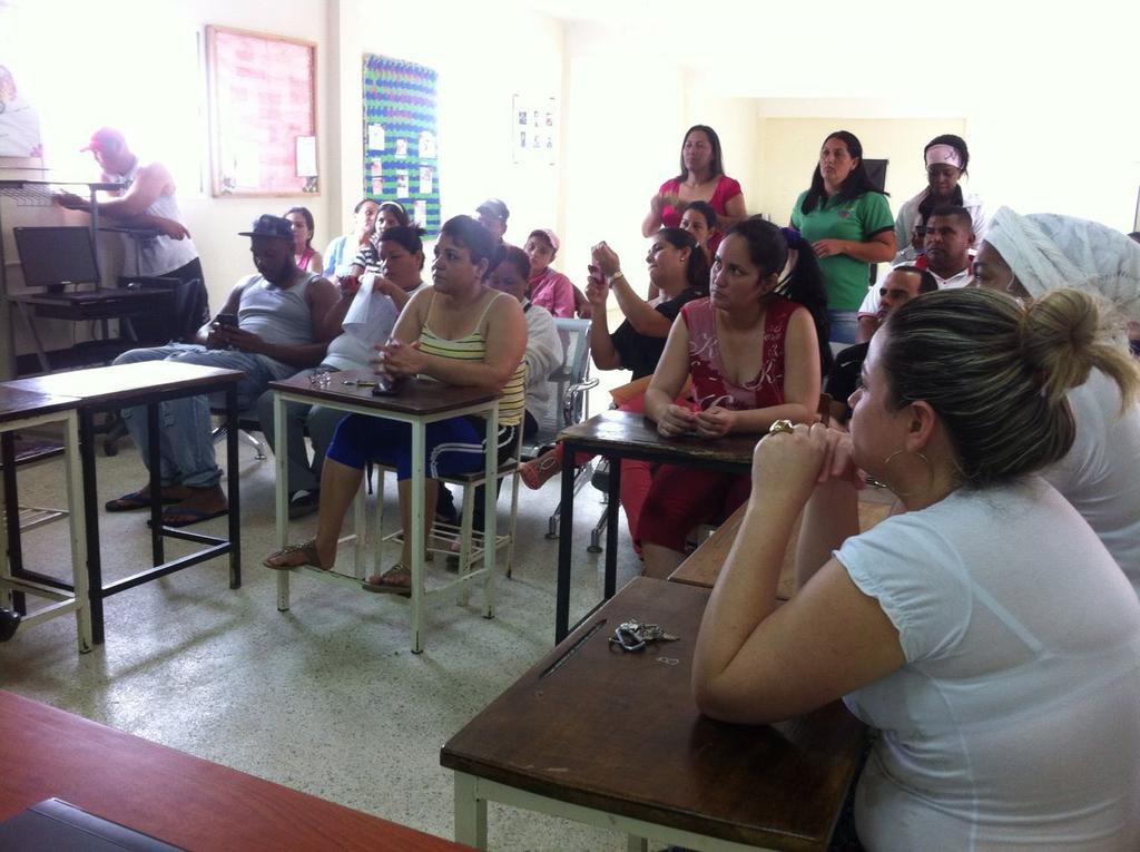 paraguacha's tweet photo. Actividades aniversario FMBA ASIC DR ADALBERTO REDONDO #BarrioAdentroEsPatria @marevale @BarrioAFalcon https://t.co/8Vk8MH96Eg