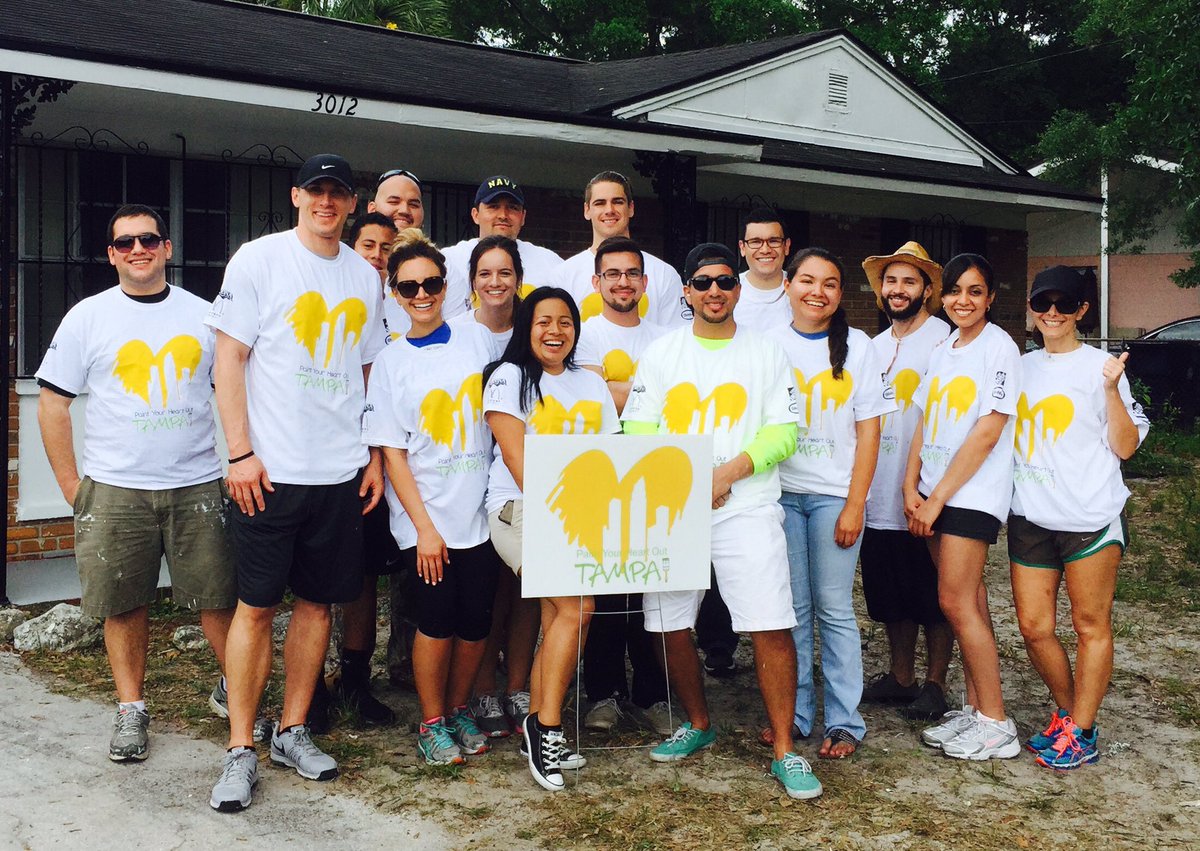 hispanic4chnge's tweet photo. Hispanic students &amp; professionals serving their community #paintyourheartout @Jeff_Eakins @DrAVM2015 @HCPSBoard https://t.co/Uh0PiI6J8Q