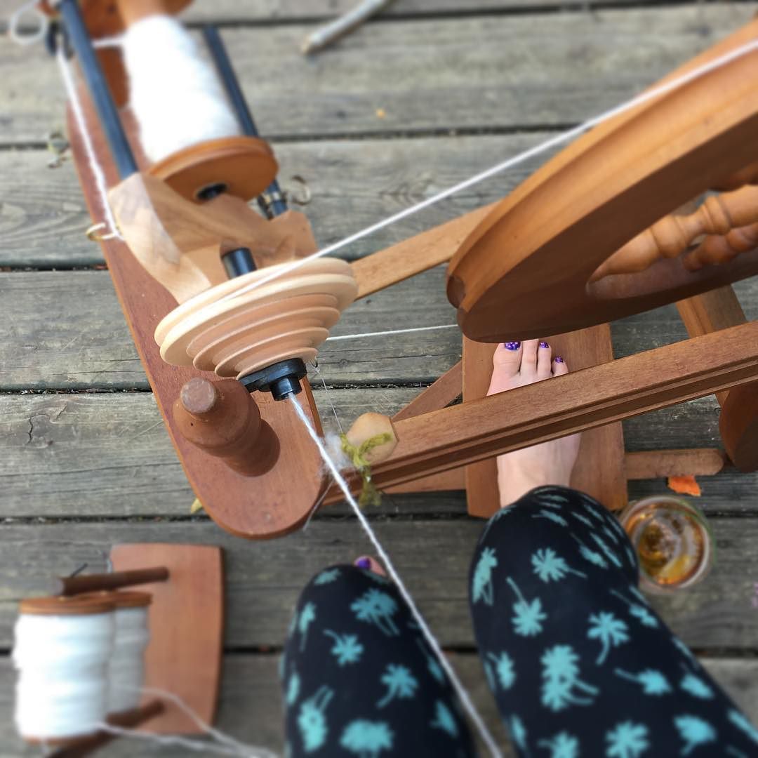 DragonwoolSheep's tweet photo. from caitlynmacglaflin :: Plying some sweet fluffy Shetland barefoot outside with beer .... That'll do. #spinnersof… https://t.co/CoujIwdO3P