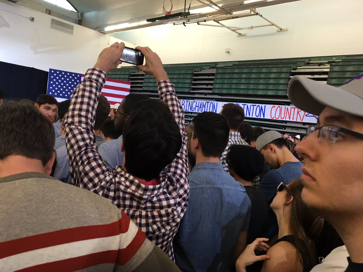 ArmVoteDem's tweet photo. #FilledToCapacity #ImWithHer @binghamtonu #WestGym Rally w/ @SenGillibrand &amp; @billclinton https://t.co/41UW6ei3zJ