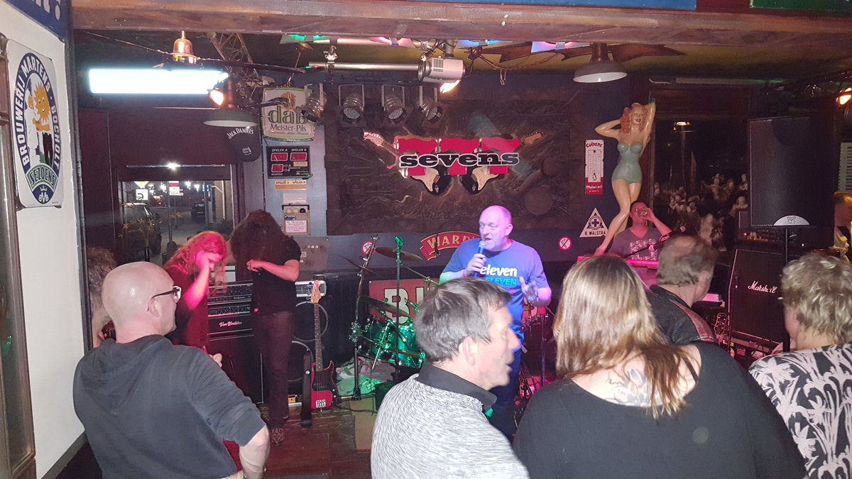 MeijerErik's tweet photo. #teamorangesupport  bedankt alle aanwezigen  voor een topavond voor @slvh_Hardenberg @cafesevens #whitechild https://t.co/8ntgW61Fpb