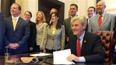 Gov. Bryant signs law allowing armed church members – wreg.com archyxx.com/?p=27410