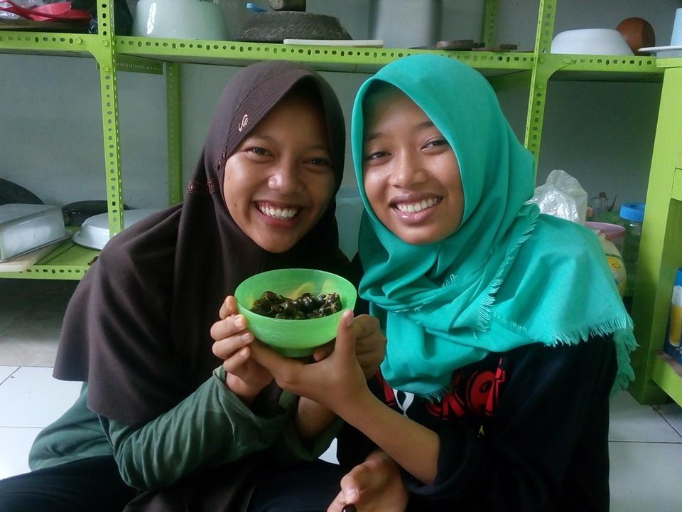 Team dapur Kwarcab Cirebon <a href="/alfiyyahHNF/">Hanifah NA</a> <a href="/nadasyifasalwa3/">nadasyifasalwa</a>