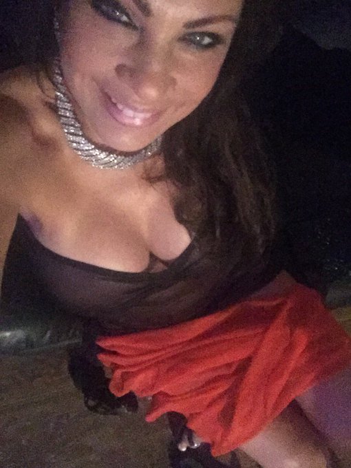 Late night to party with me....... club XXXV https://t.co/78xDKBcZme