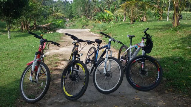 RasmanaBgn's tweet photo. Genjor Bike selalu tau dimana kita harus berhenti untuk teman kita #genjorbike #kamipunyacerita https://t.co/ItyJxa7XYI