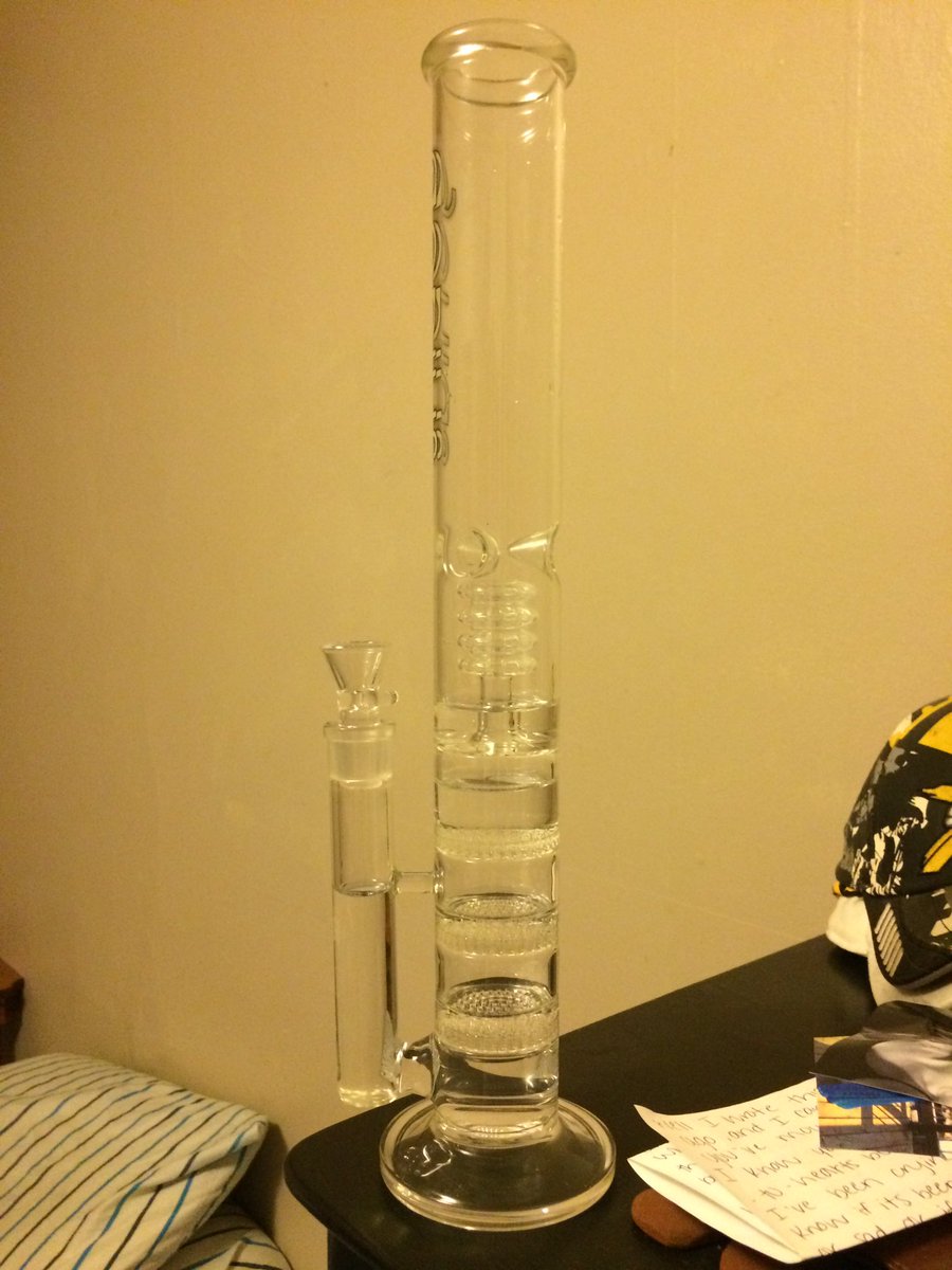 zrockz9's tweet photo. Amazing day I've had. Made some money, got my car audio installed, and my bday gift to myself just in time for 4/20 https://t.co/K03956m395