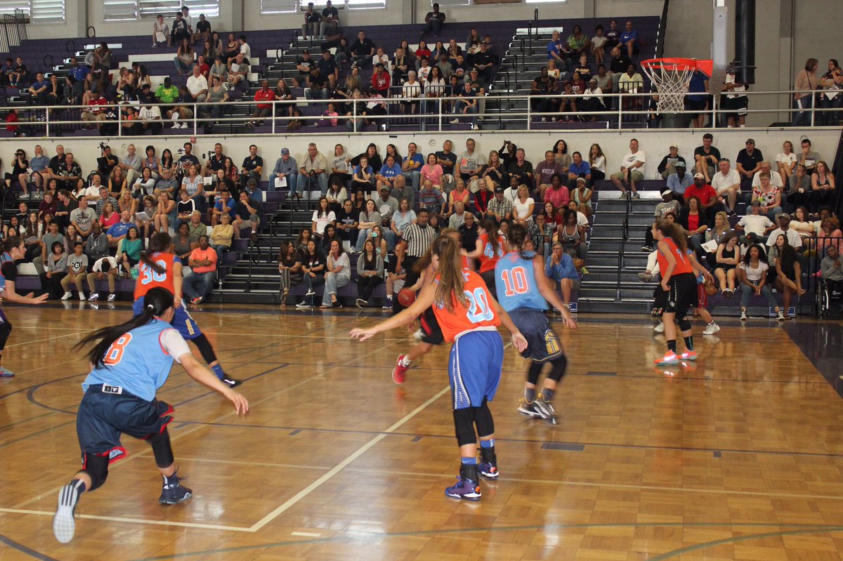 OptimistStars's tweet photo. The South proving to be too much for he North, they lead 92-69 with 2 minutes left in the game. #OptimistStars https://t.co/vlGJvBu3Op