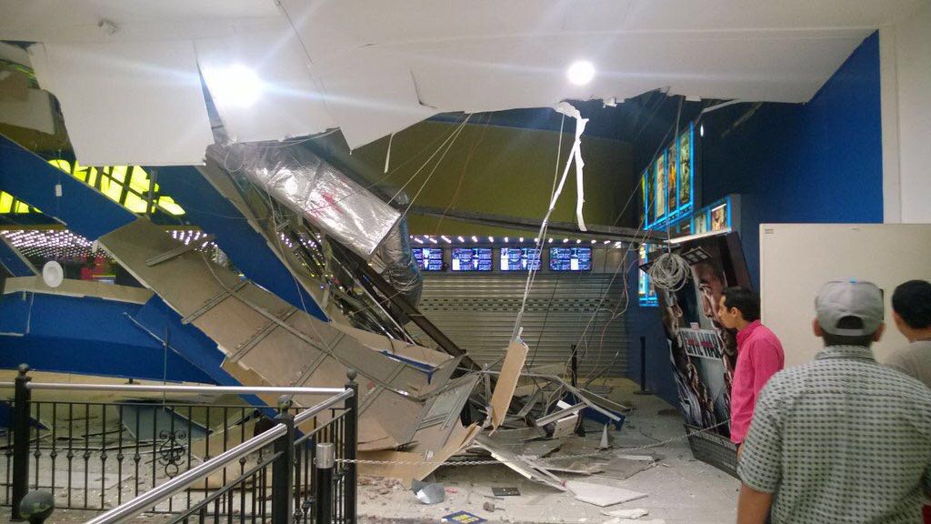 bessygranjaOK's tweet photo. Daños en Centro Comercial San Marino por fuerte sismo. #sismo https://t.co/gjZ18YTXQe