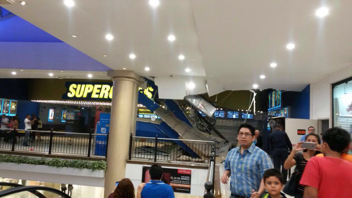 bessygranjaOK's tweet photo. Daños en Centro Comercial San Marino por fuerte sismo. #sismo https://t.co/gjZ18YTXQe