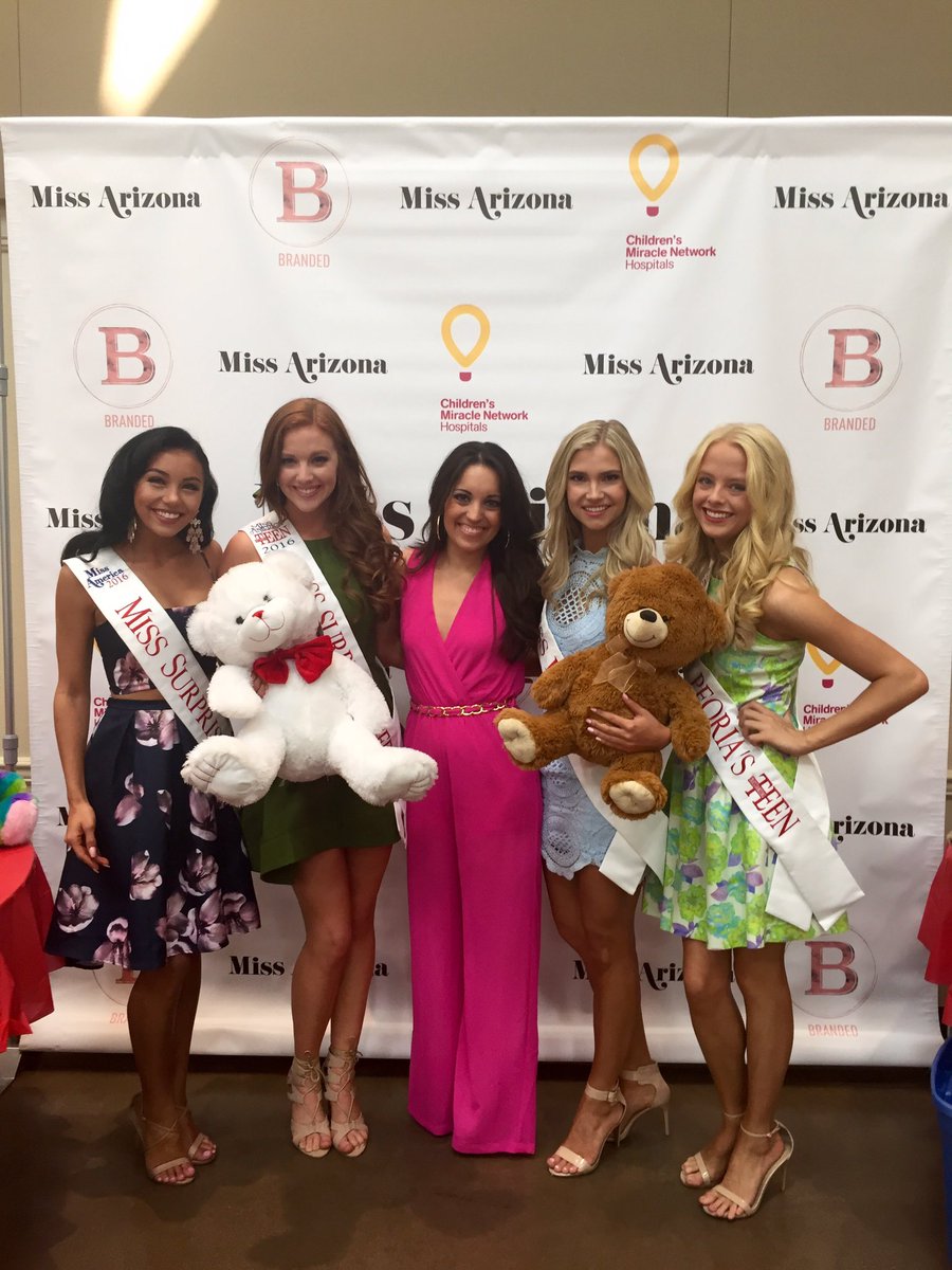 MissPeoriaOT's tweet photo. #TeamPS takes #MissArizona and #MAZOT Prep Day! #MissAmericaServes #AZ thank you to the best director EVER!! 🐻💓 https://t.co/wQr4zmDsCZ