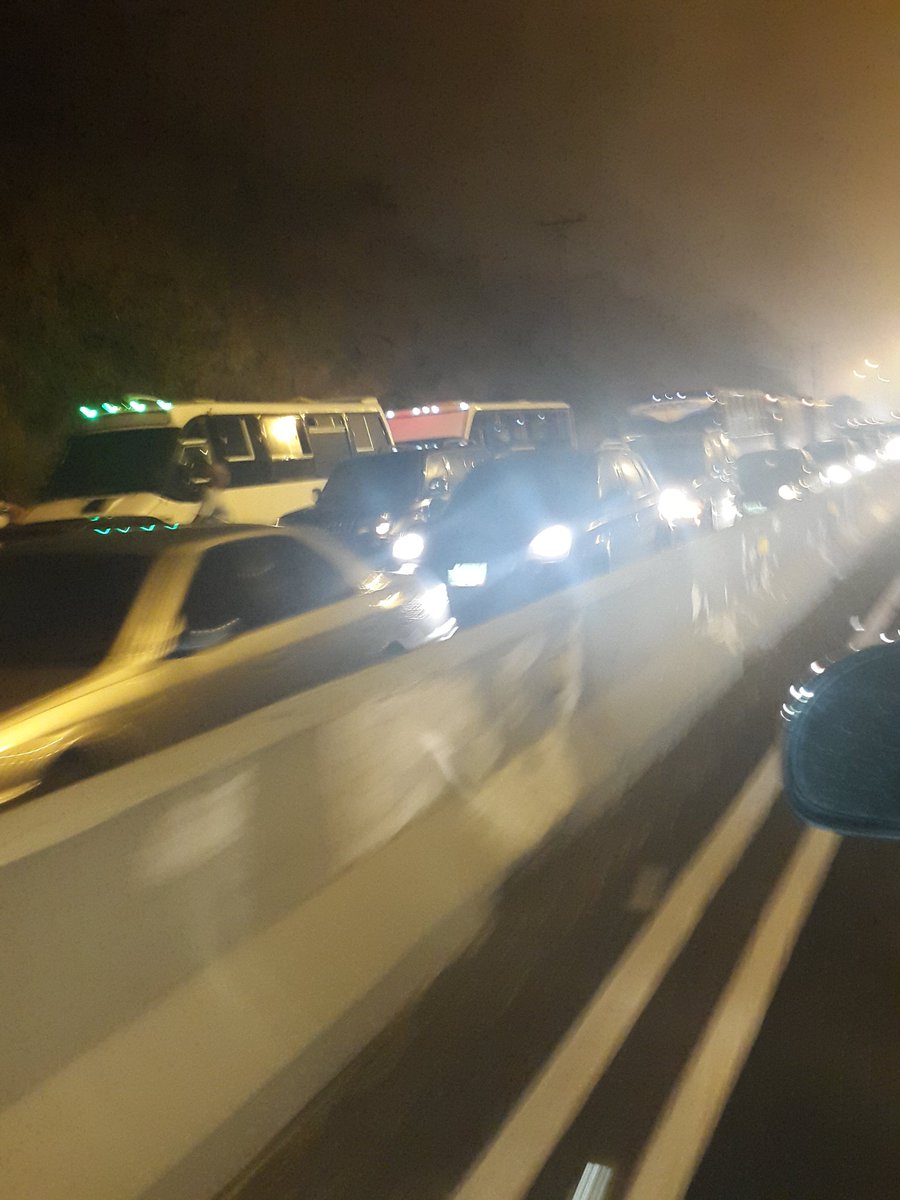 OliverosRosa's tweet photo. Fuerte cola subiendo lag-ccs @trafficVARGAS https://t.co/tpuwJRdvg2