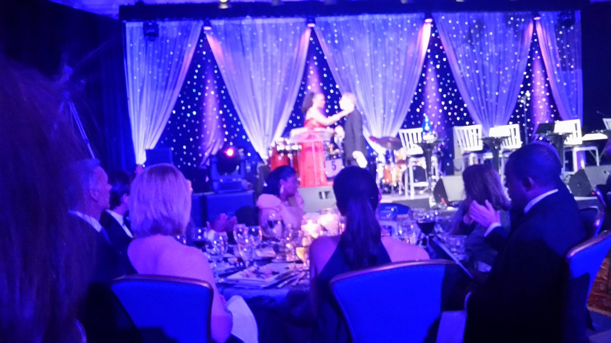 JonesRodwell's tweet photo. #ENDALZ @ the gala raising$ https://t.co/F7fPrtFccI