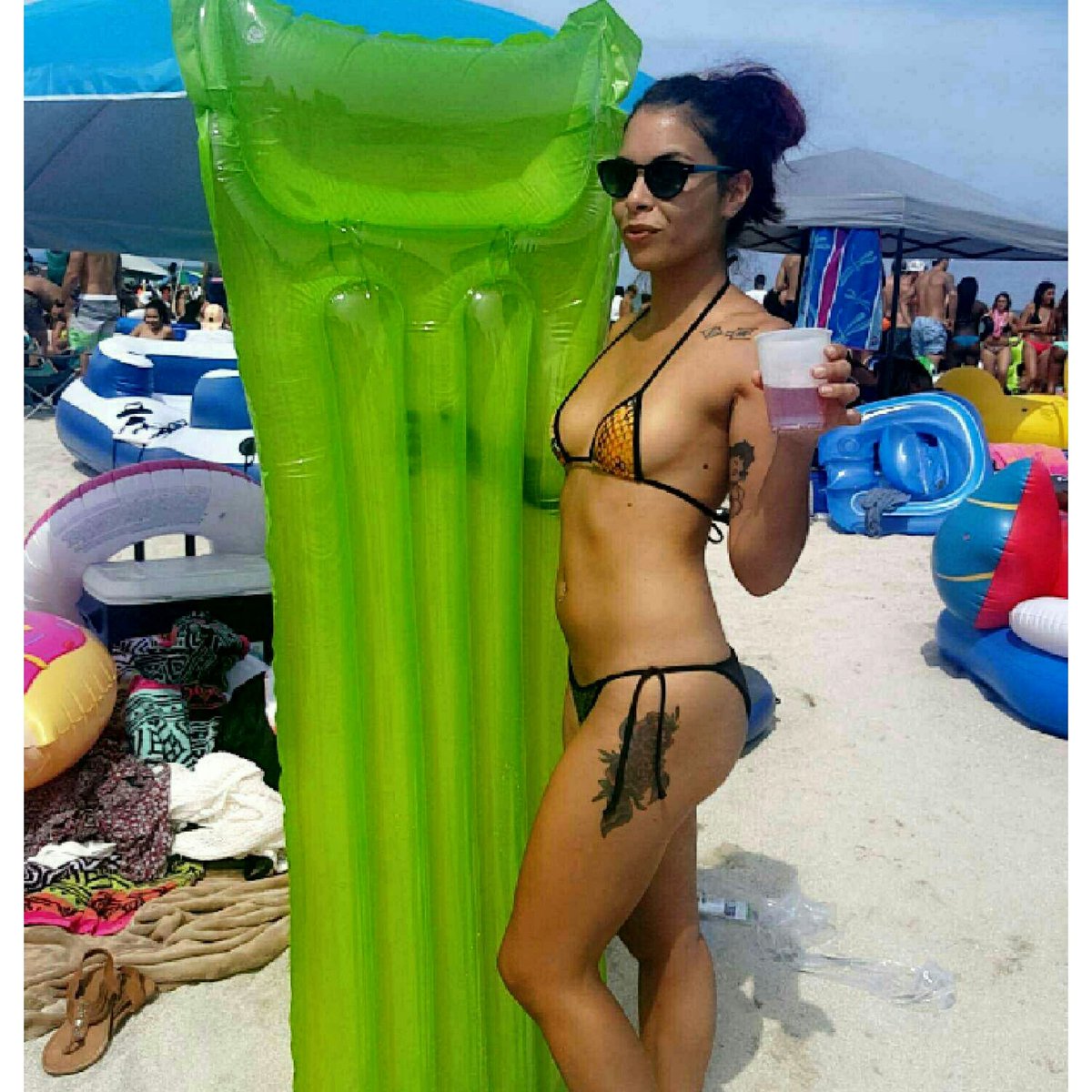MissRed0903's tweet photo. 😋😎 #Floatopiamiami https://t.co/s0w36edh31