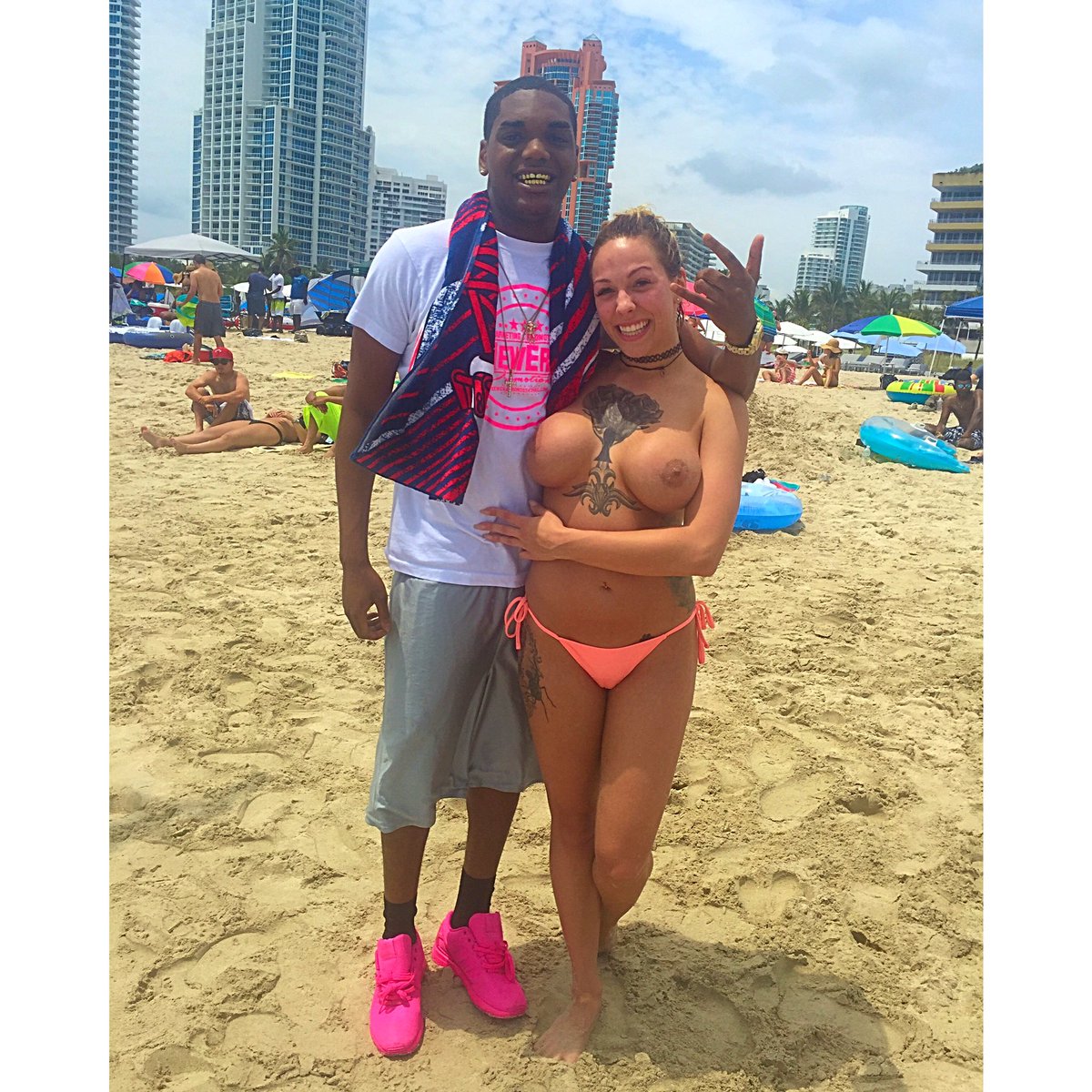 NeverSleepAmppp's tweet image. Wall Street #Floatopia ☀️🌊😁