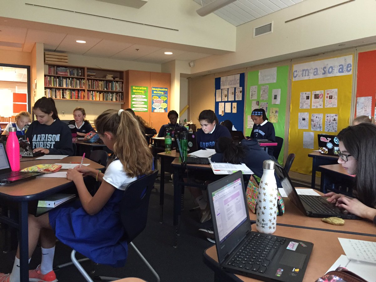 sjschmidt14's tweet image. Love the looks of concentration! @sleary1023 #flashdraft #gfsteach