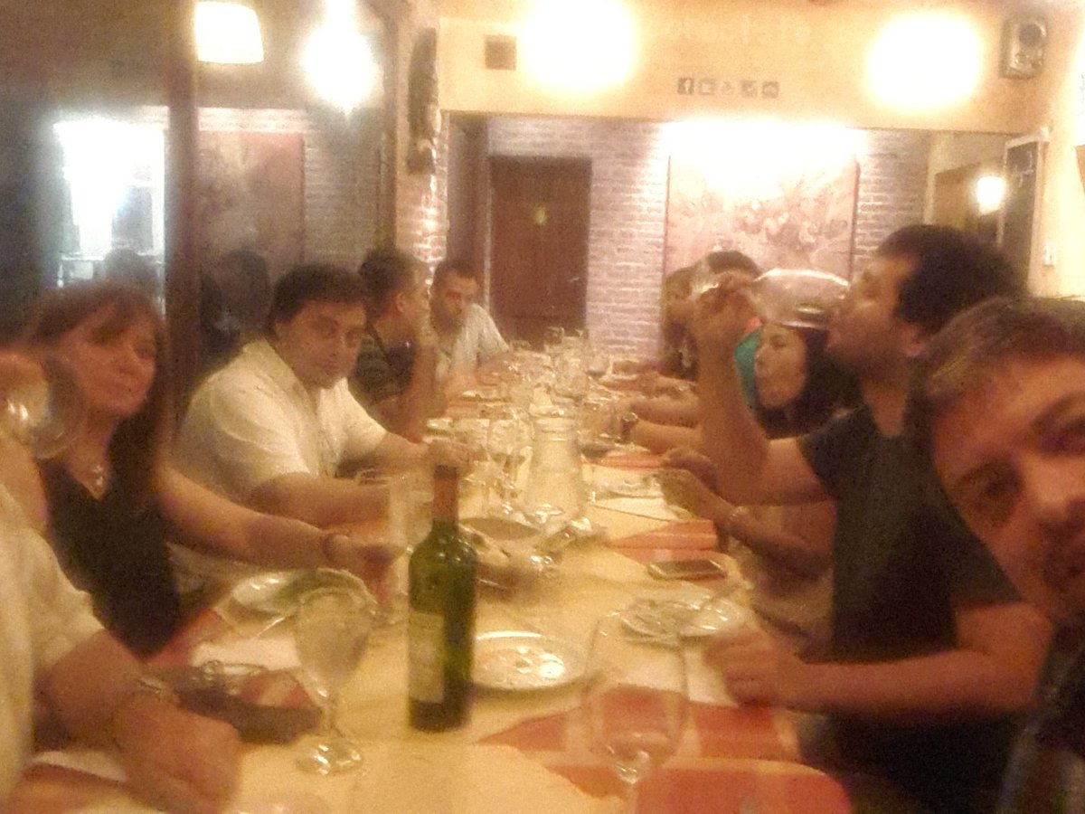 SilvioSommelier's tweet photo. Para festejar el #MalbecWorldDay nada mejor que @AllaNonna, amigos y buenos vinos https://t.co/ZwnclQPPYk