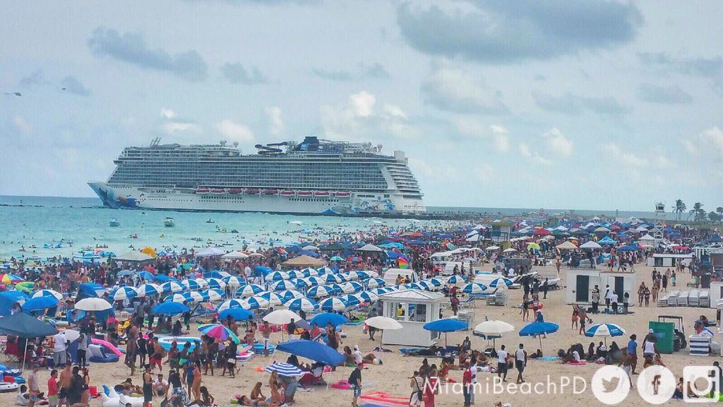 OfficialJoelF's tweet image. #Floatopia today in Miami Beach. (Via: @MiamiBeach411 &amp;amp; @MiamiBeachPD)