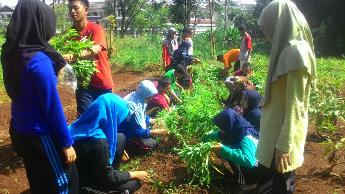 Keg Farming Academy pd turun lapang perdana di lahan I'FAST, Sabtu 16 April 2016#IPBBicaraBaik @HPH_IPB