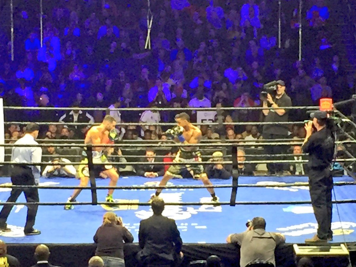 JodiGFox5NY's tweet photo. Round 2 #Algieri #Spence https://t.co/HIKBVqaAnr