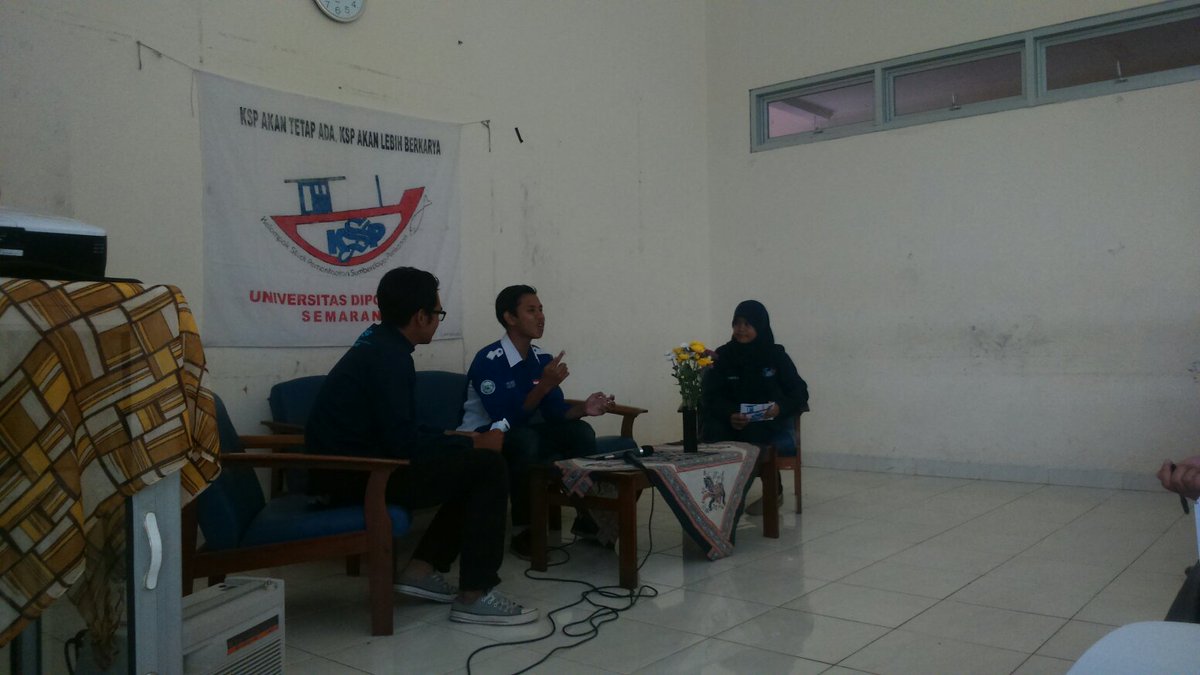 Pemateri pertama "Fawaz Muhammad Sidiqi" tentang organisasi 

#kitaadaKSPlebihberkarya#LDO2016#Kreatifhargamati!!