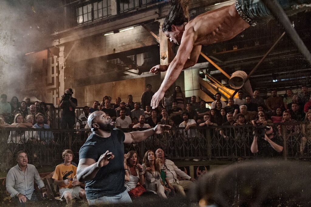 Acara ini berbeda dengan tontonan gulat profesional yang biasa kalian lihat