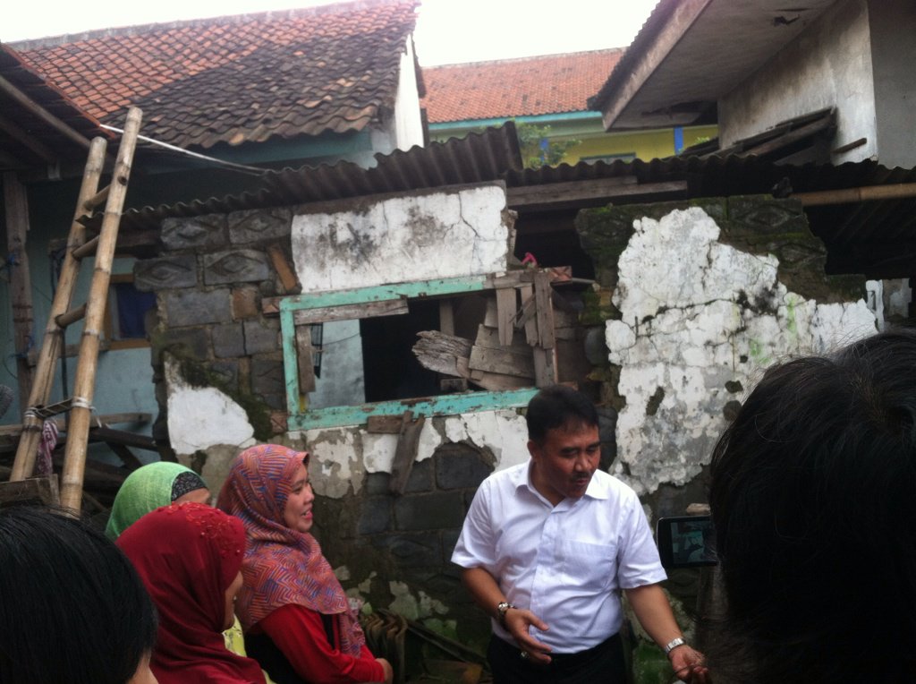 AsepHadadd's tweet photo. Komunikasi dengan warga yg pernah terkena Banjir Melong Rw 02 Cimahi Selatan #baladhadad #menujucimahi1 #salamjempol https://t.co/g1IApqVH8h