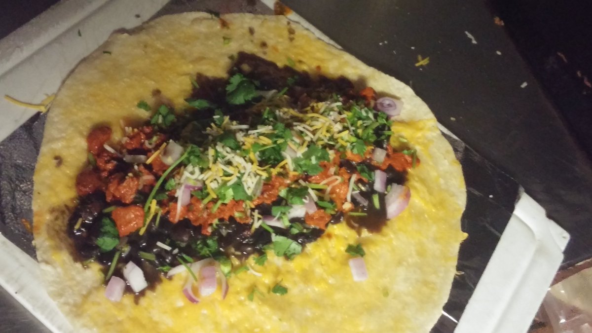 #quessorito #tacotruck #tacoman #3GTaco.....yum a beer and quessorito