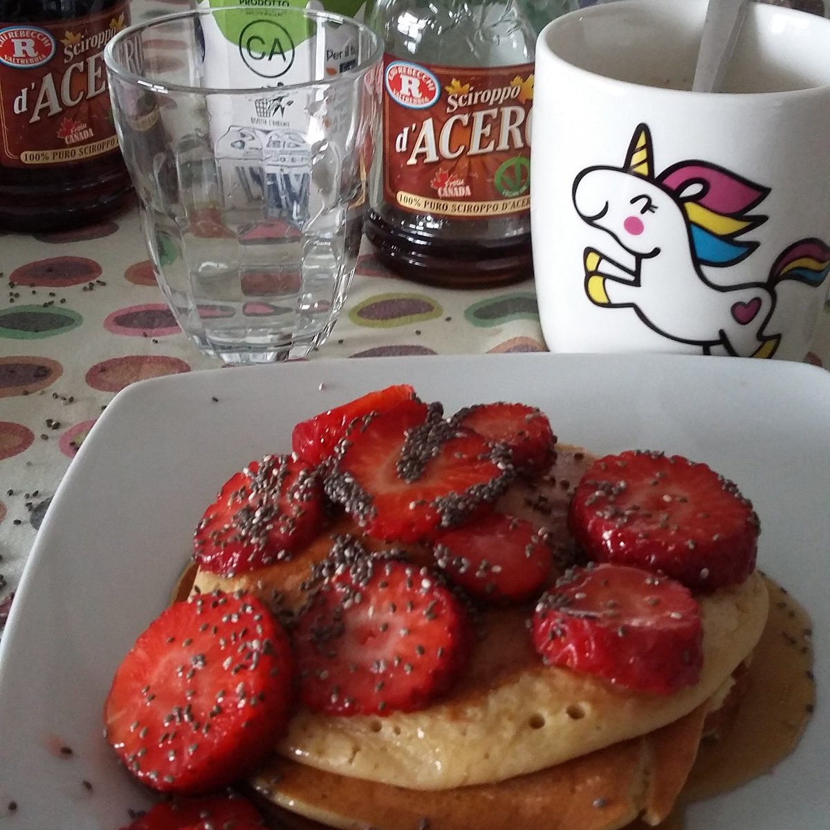 cinzieddu's tweet photo. Runner's breakfast:pancake cannella , farina d'avena, fragole e semi di Chia! #runner #run @runlovers @RuncardItalia https://t.co/kN6aP7pUHE