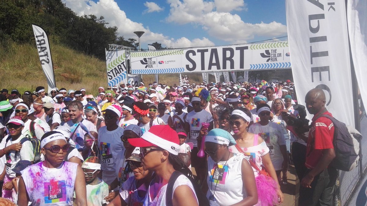 SowetoEntMag's tweet image. Let the color fun begin! Go Soweto.  #happiest5k
